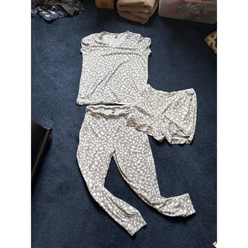 32 Cool women’s Pajamas